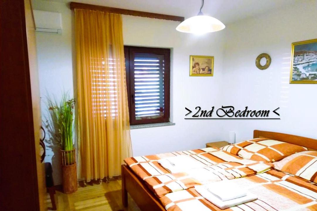 House White Stone Split Apartment Podstrana Room photo