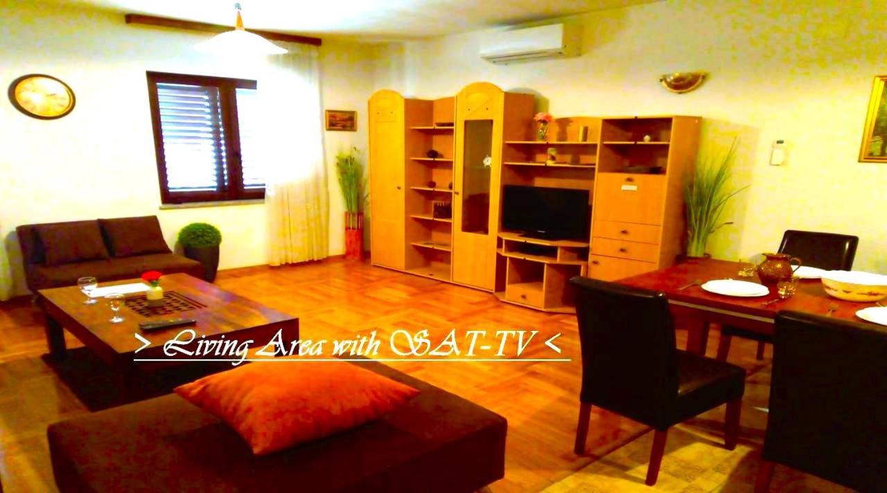 House White Stone Split Apartment Podstrana Room photo